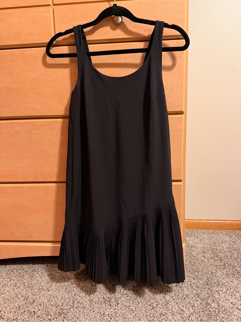 SPANX Yes Pleats Black Sleeveless Pleated-Hem Athletic Dress